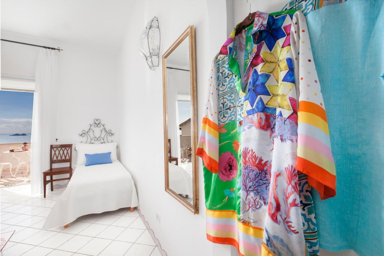 Dreibettzimmer mit Meerblick