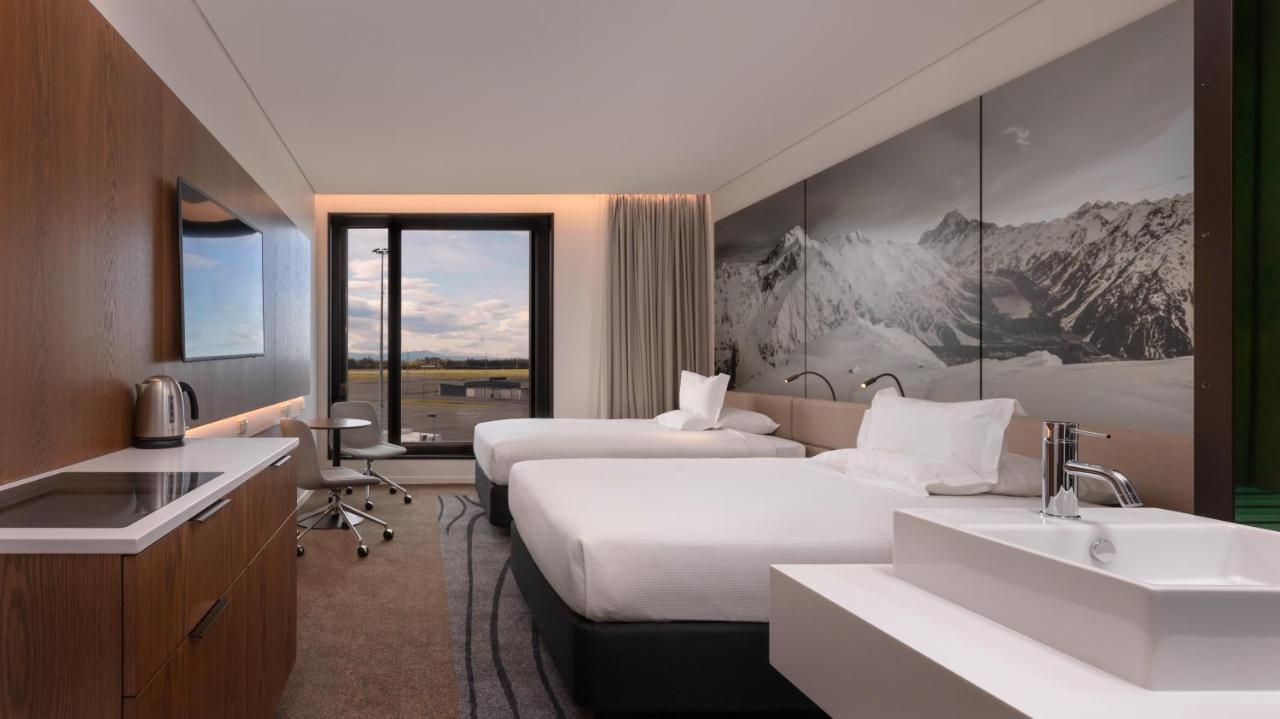 Executive Twin Room with Two Double Beds