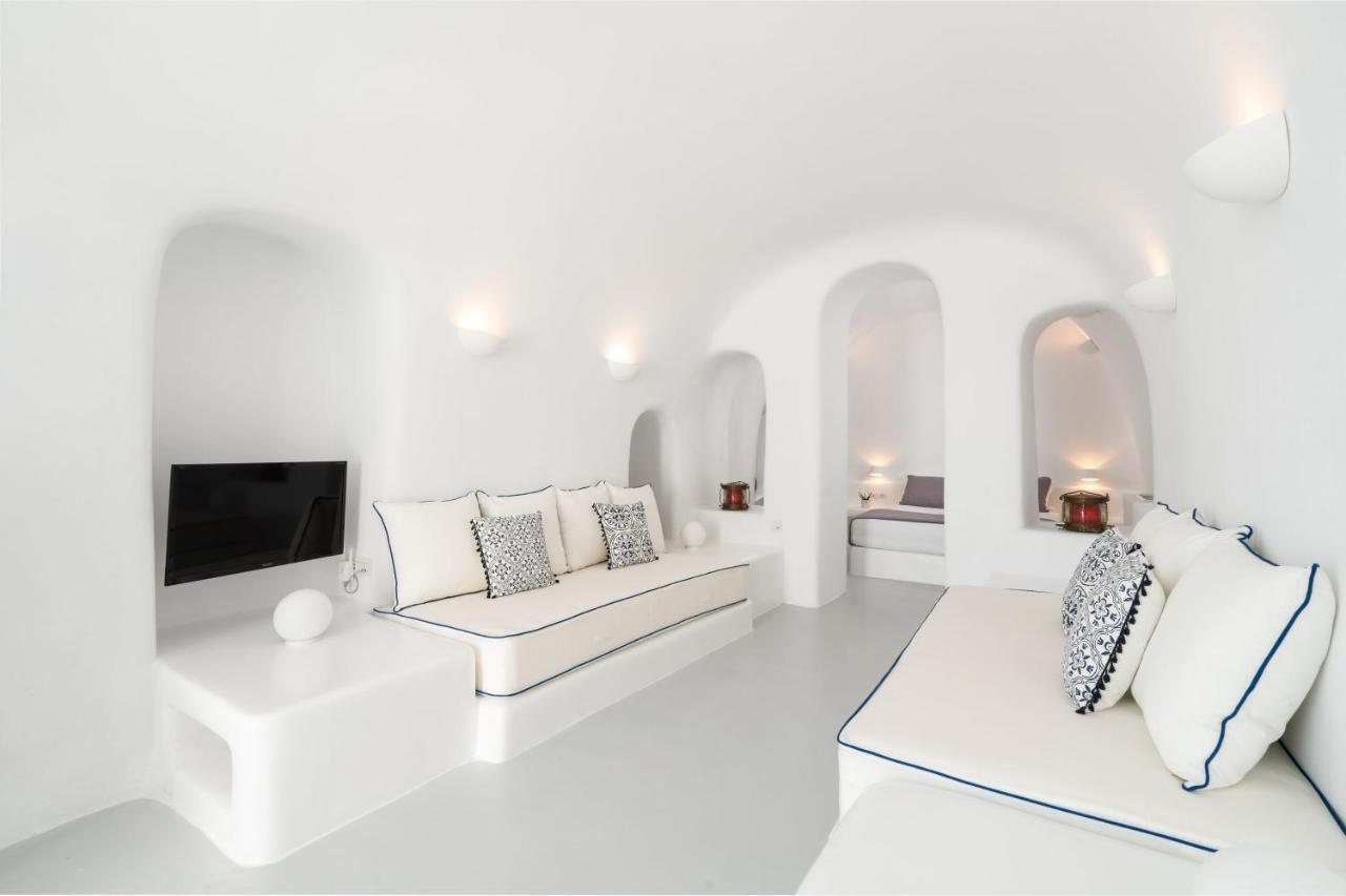 Grand Suite with Indoor Plunge Pool, Terrace and Blue Domes View