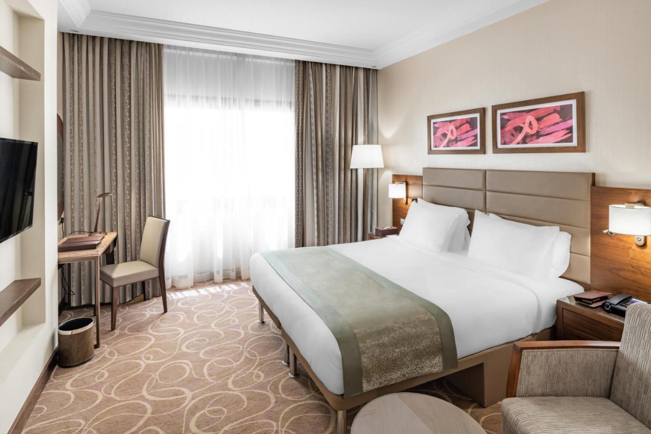 Standard Room with One King Bed