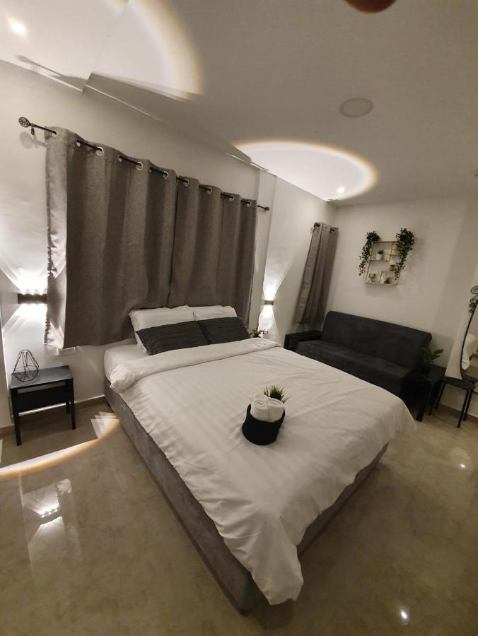 Queen Room with Spa Bath