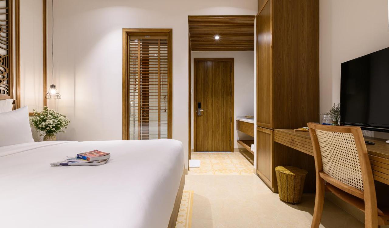 Deluxe Double Room with Balcony and Pool View