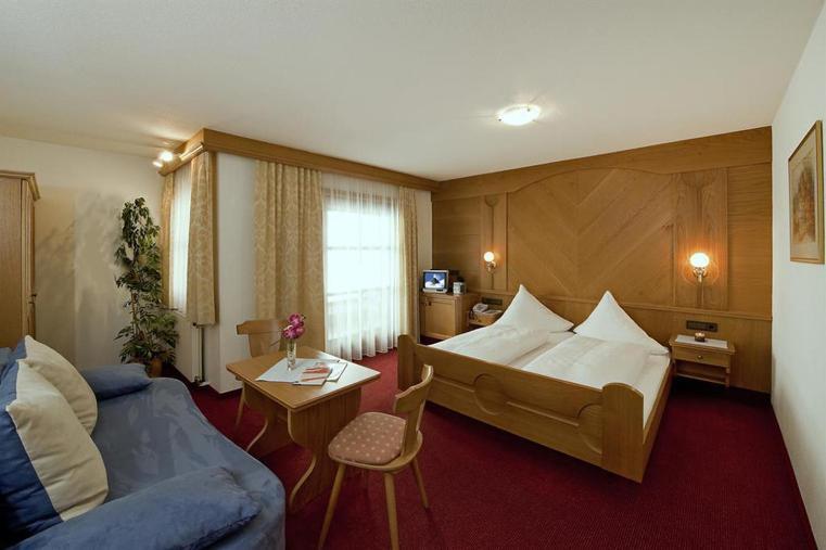 Deluxe Double Room with Balcony,950328691:JPEG