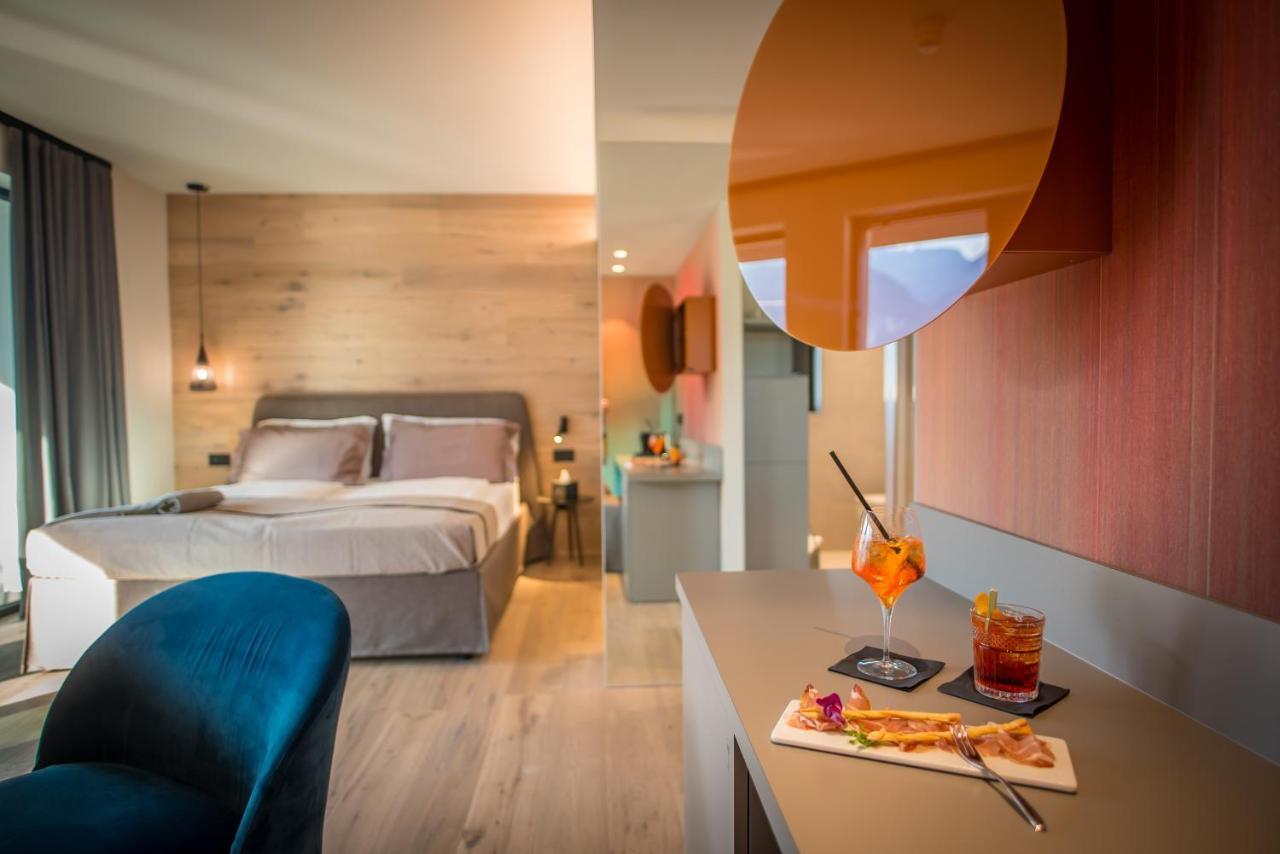 Deluxe Double Room with Balcony and Mountain View