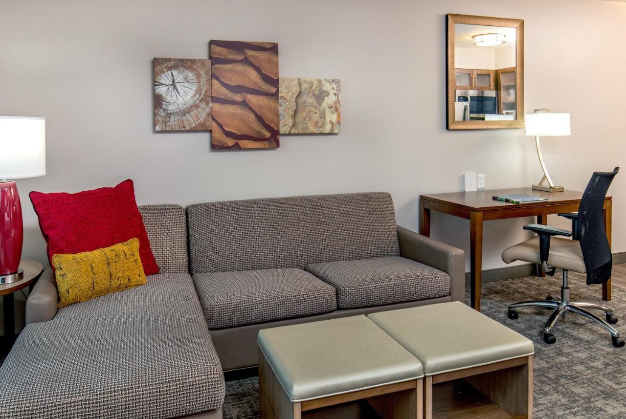 One-Bedroom King Suite