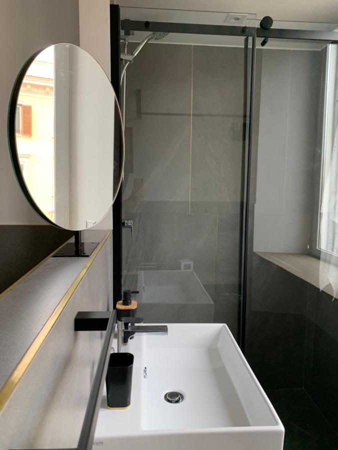 Small Double Room,957383785:JPEG