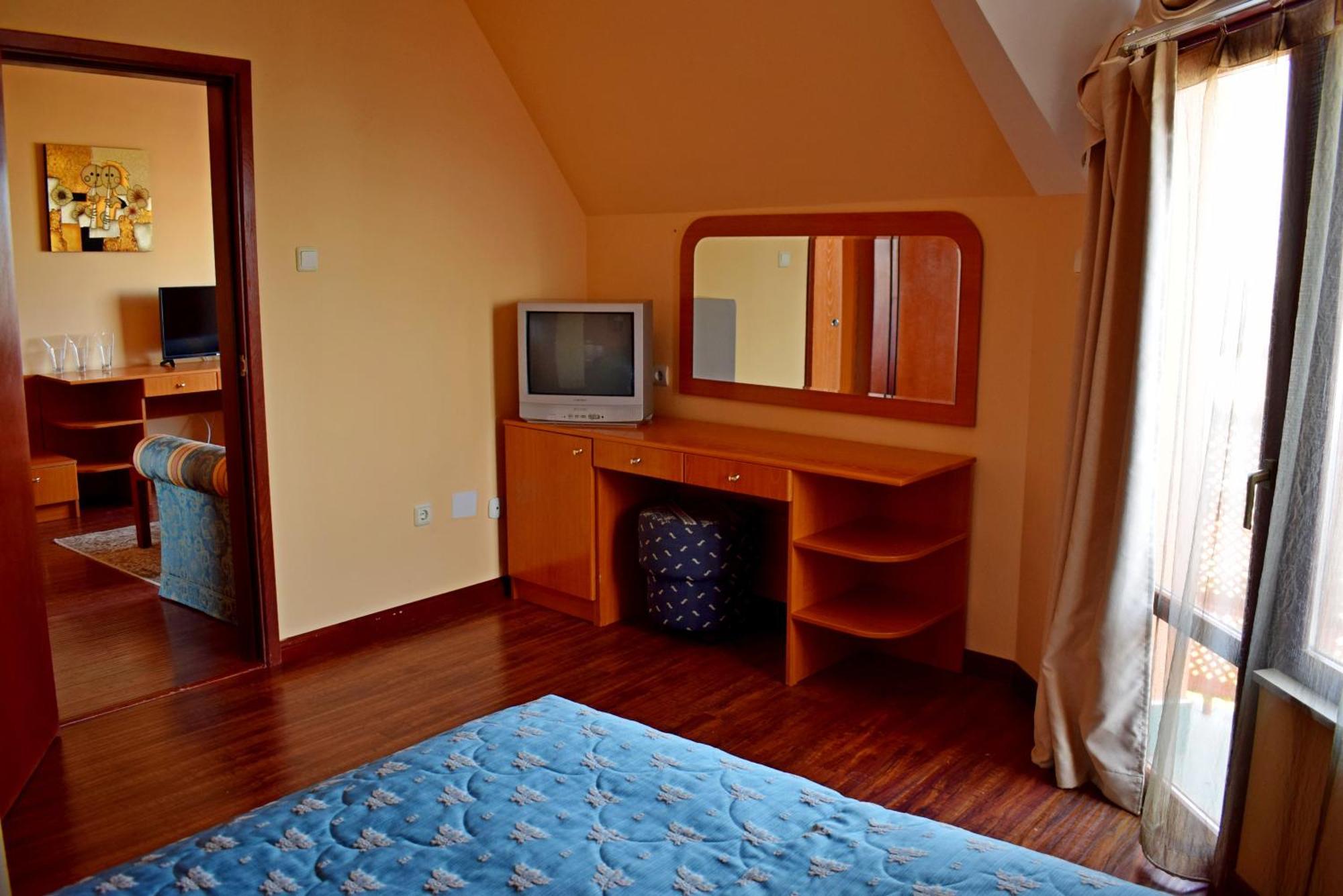 Deniz Manzaralı Daire (2 Yetişkin + 2 Çocuk)