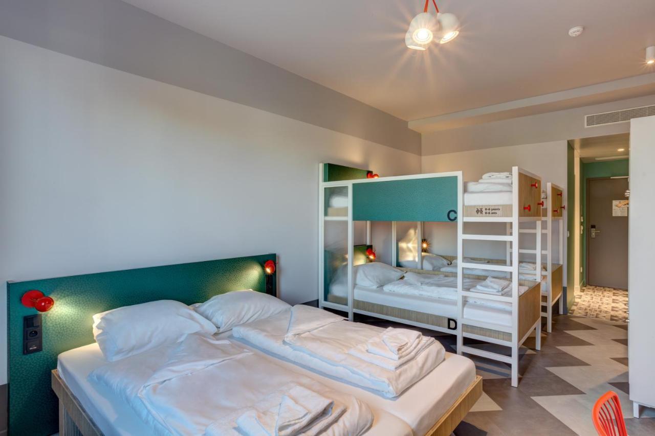 5-Bed Room