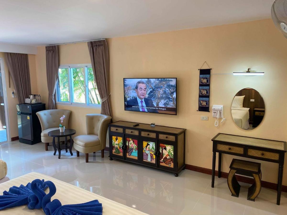 Family Room with Garden View