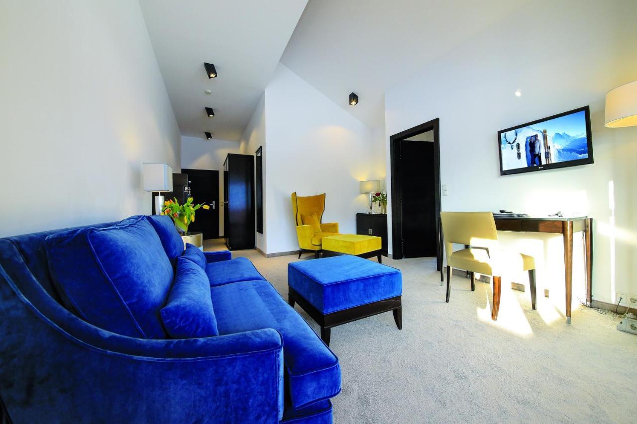 Suite with Mountain View