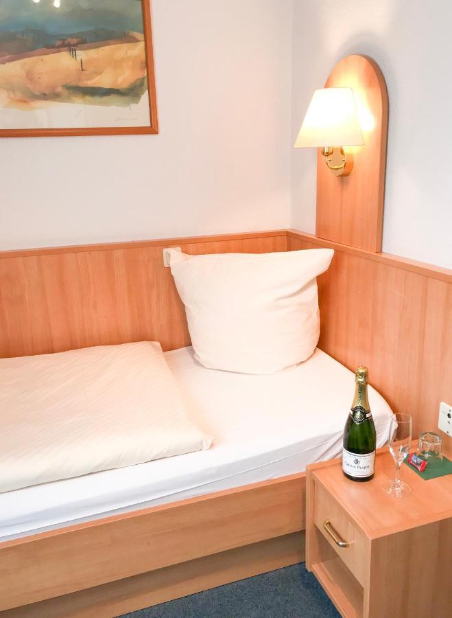 Single Room,1186089430:JPEG