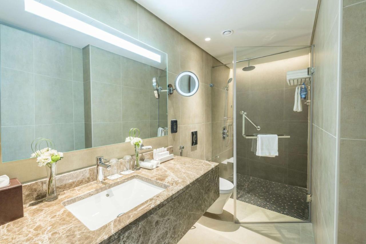 Superior Suite with Partial Sea View - Lounge Access