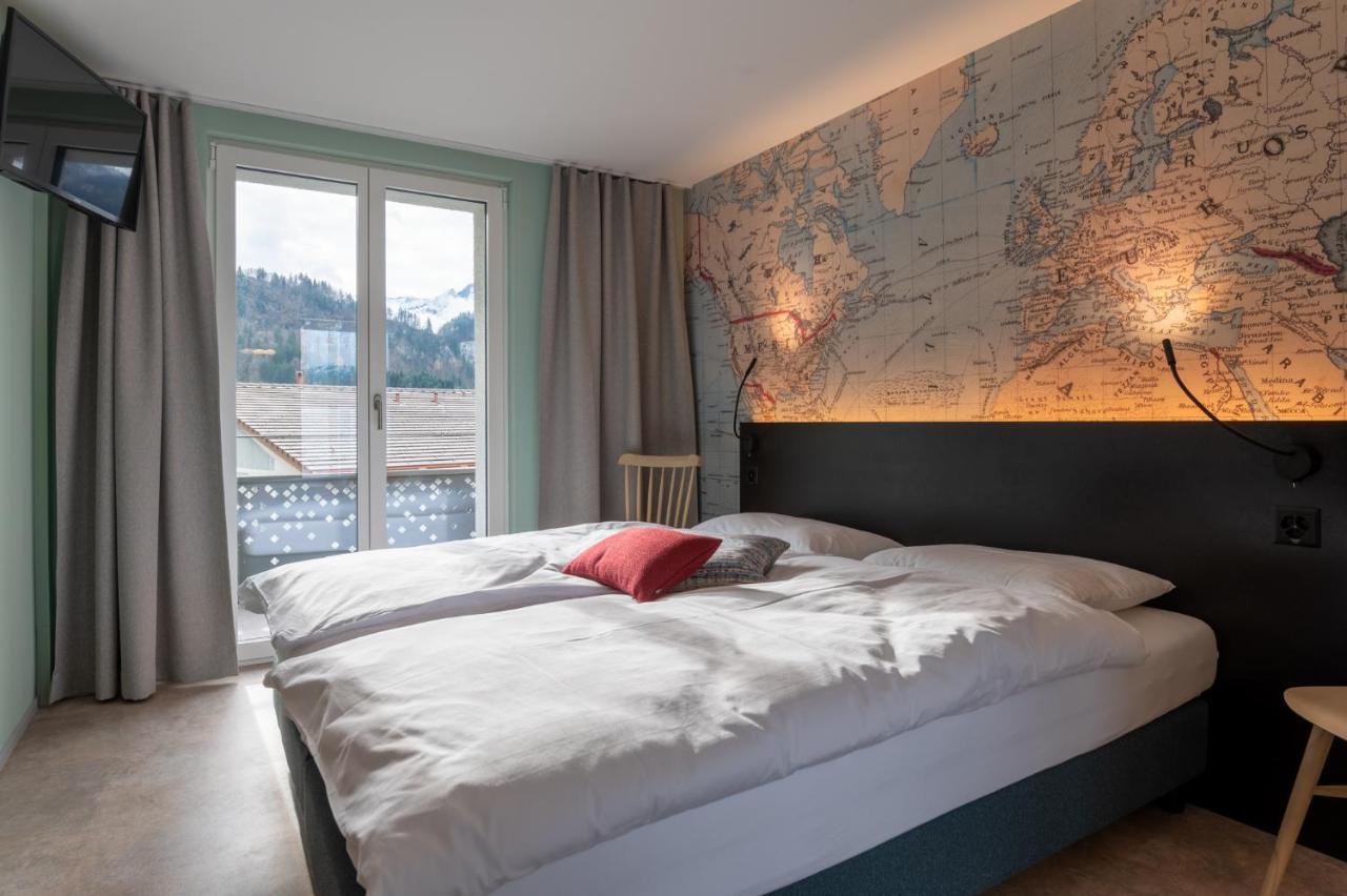 Doppel-/Zweibettzimmer mit Balkon