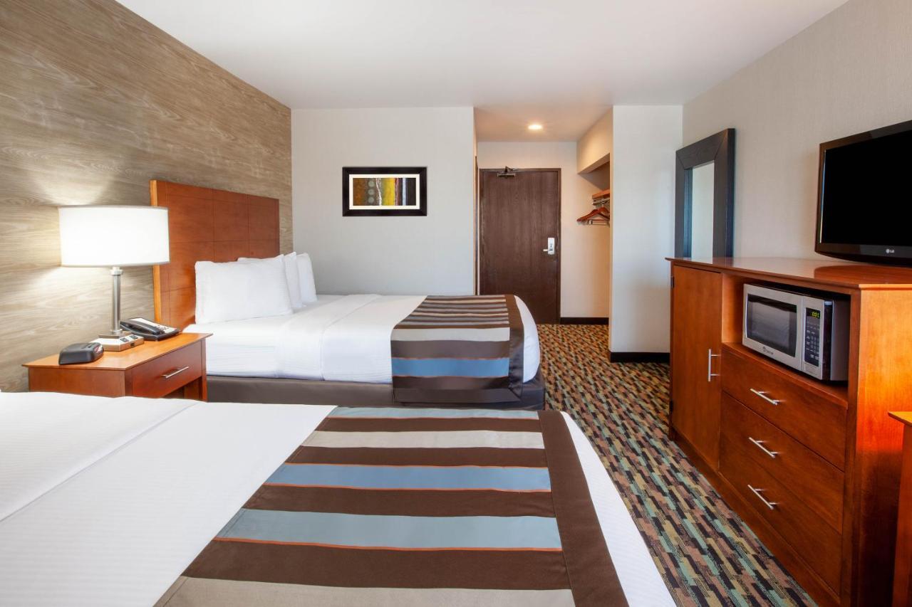 Queen Room with Two Queen Beds - Non-Smoking