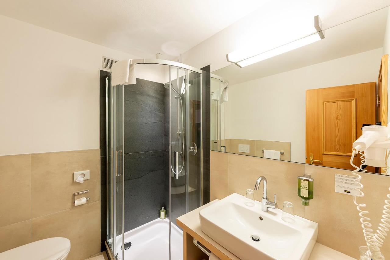 Standard Double Room,957725368:JPEG