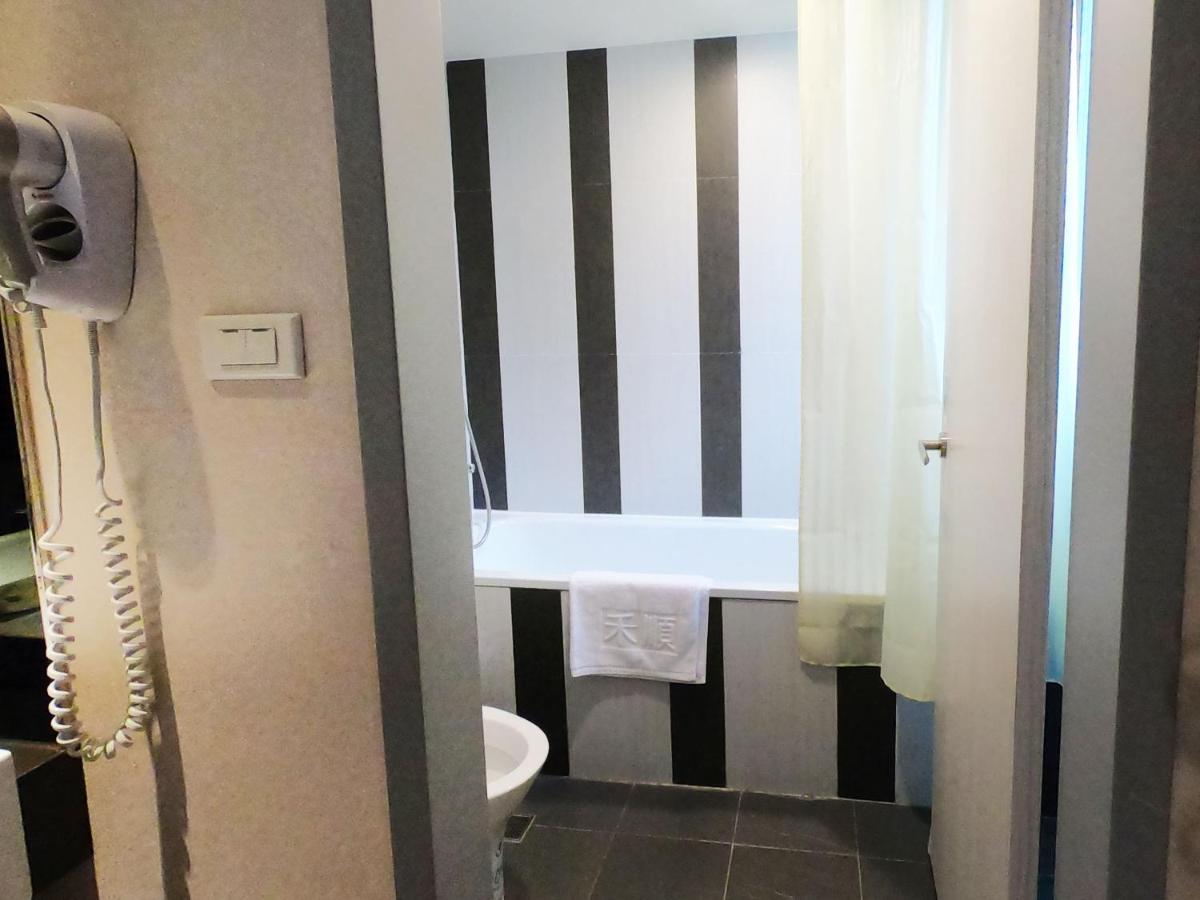 Standard Double Room,957752434:JPEG
