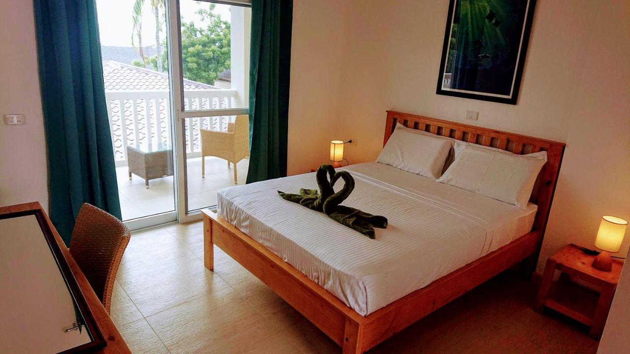 Deluxe Double Room with Balcony and Sea View