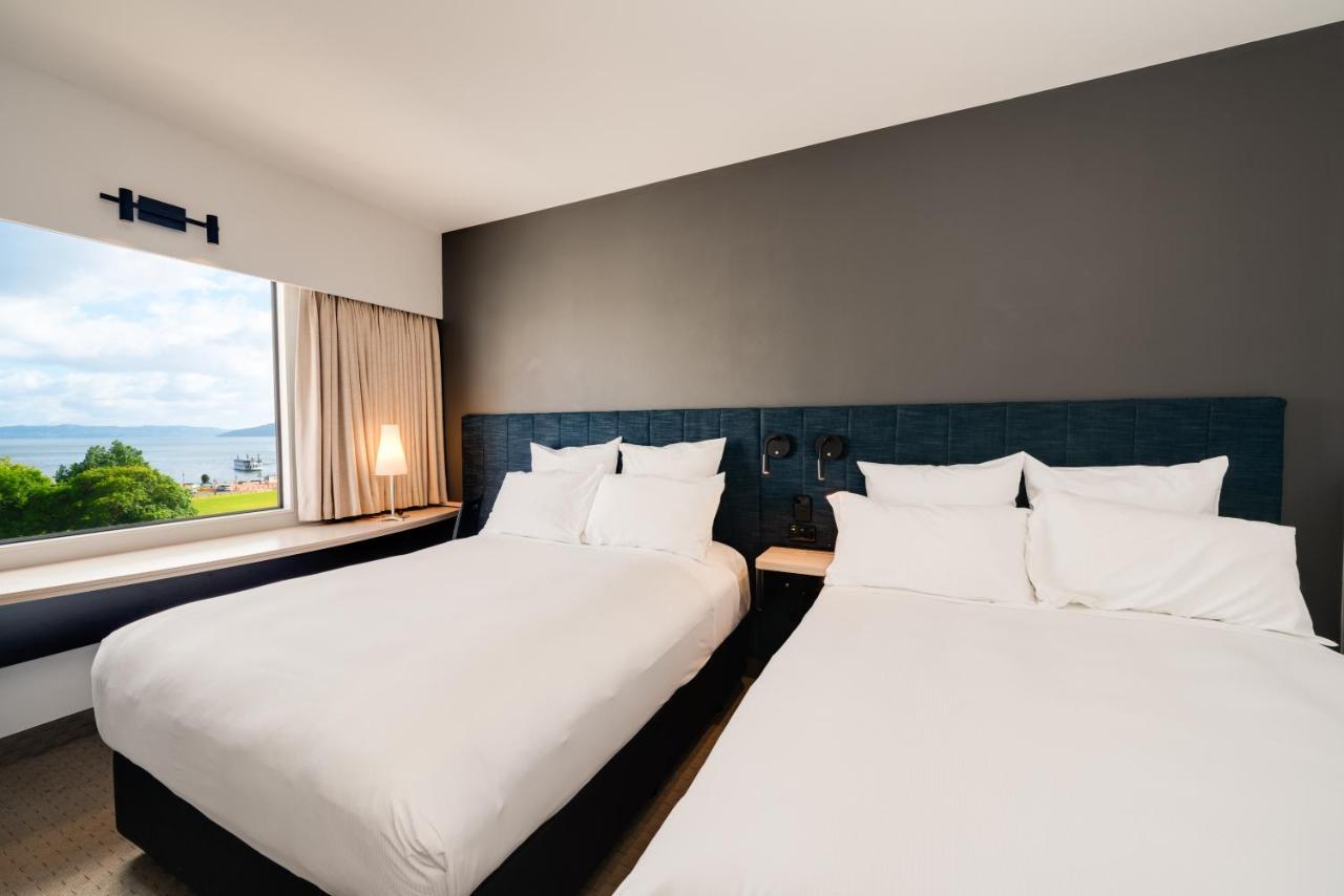 Double Room with Two Double Beds and Lake View