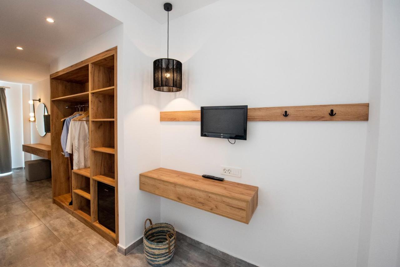Deluxe Junior Suite with Sharing pool