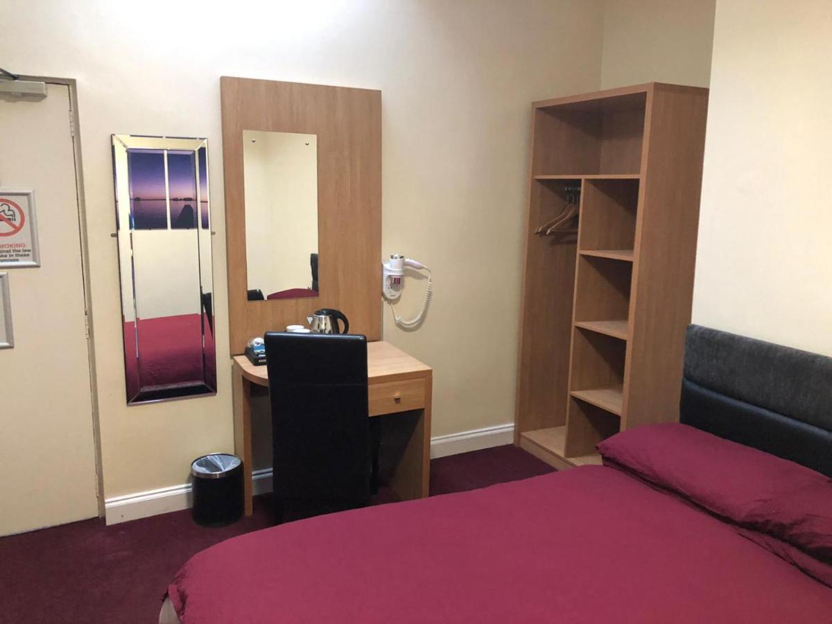 Double or Twin Room with Private Bathroom