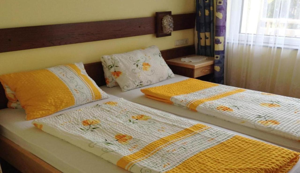 Doppelzimmer mit Balkon