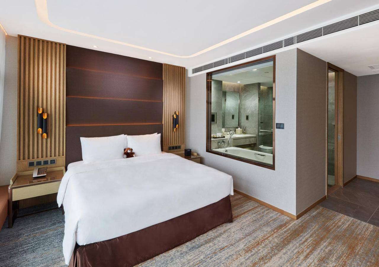 Luxe Harbour King Room