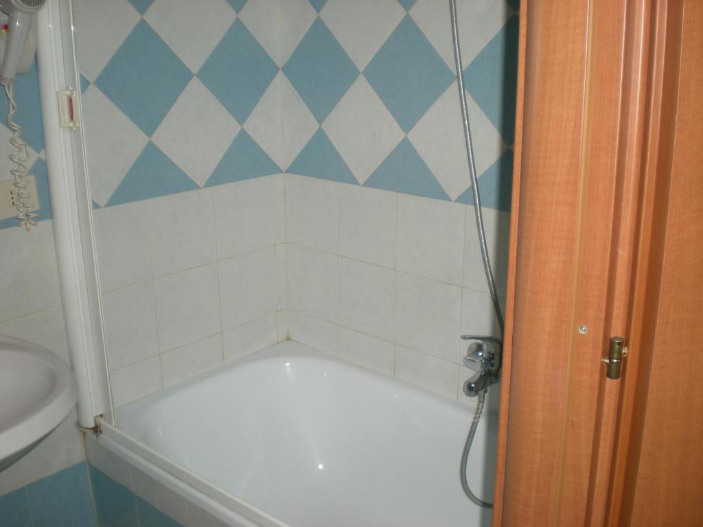 Quarto com Cama de Casal ou 2 de Solteiro