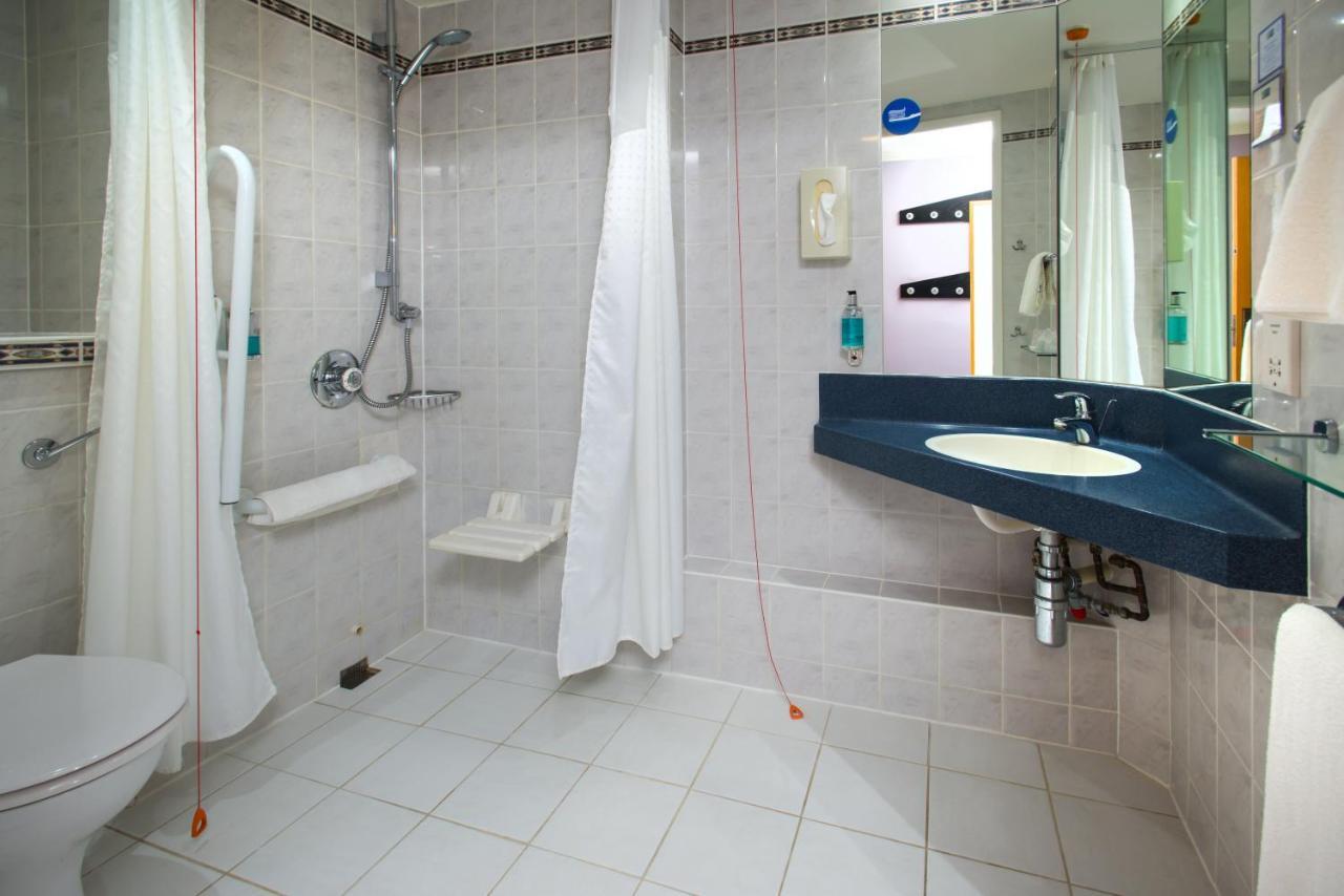 Double Room with Free Hot Breakfast - Accessible