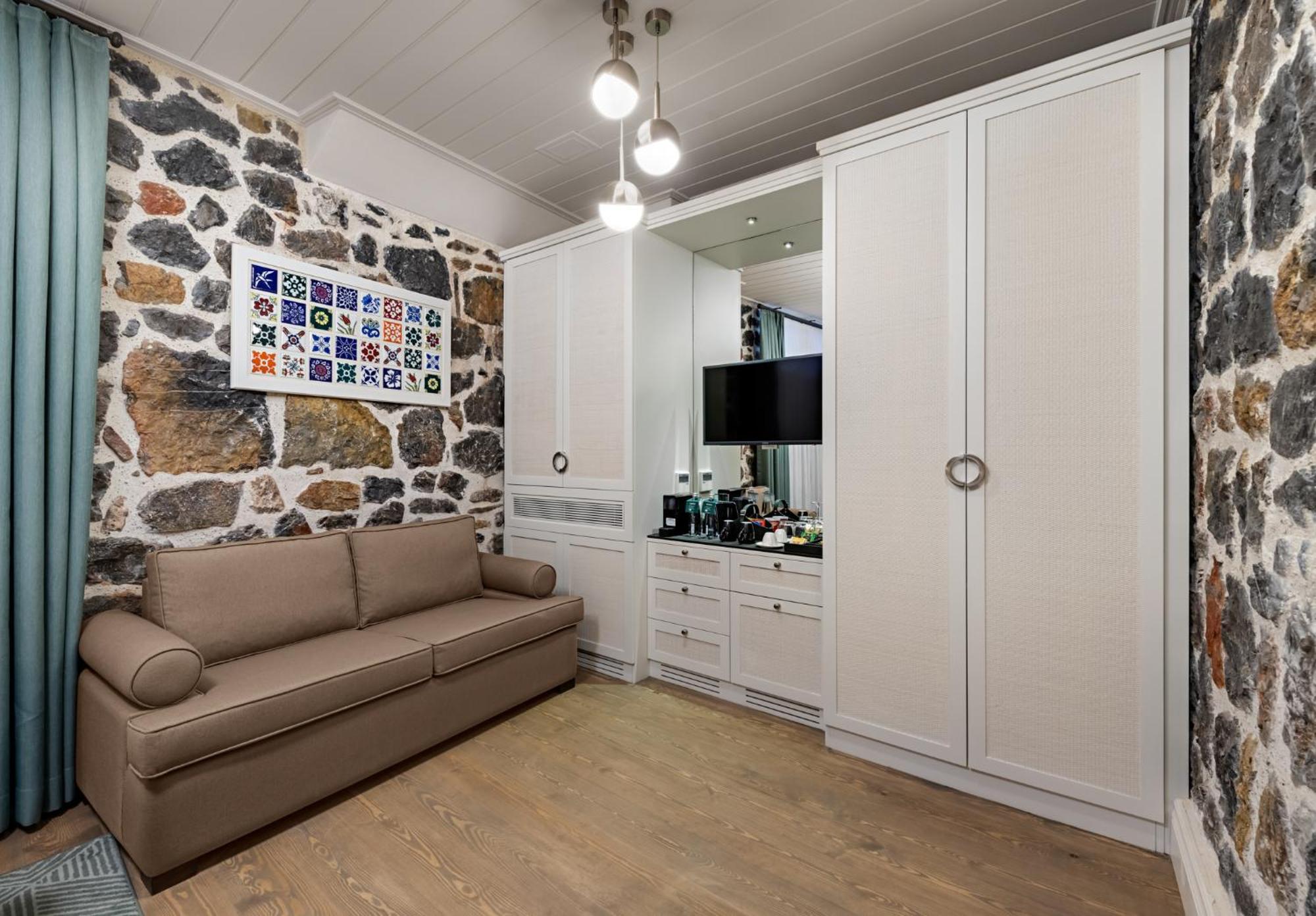 Superior Room on Basement,961305082:JPEG