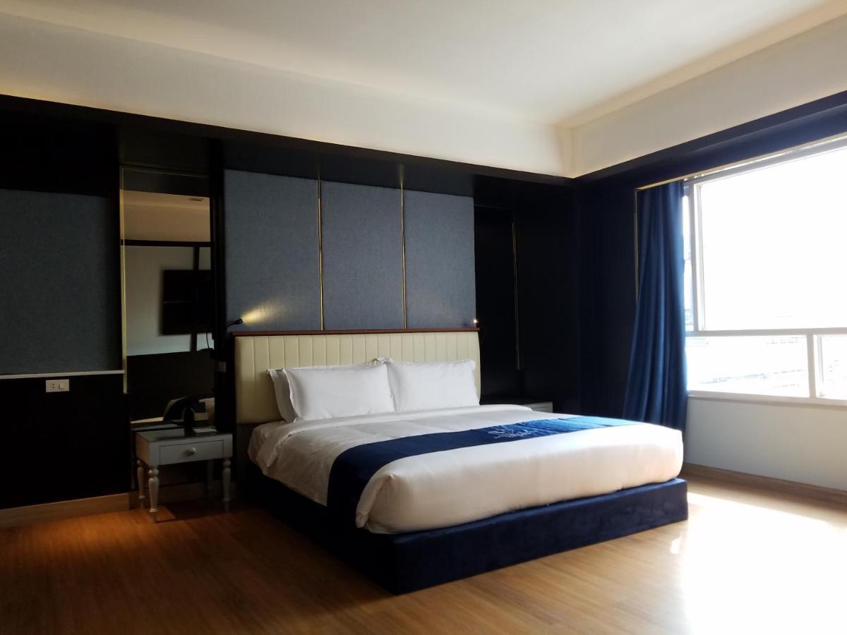 Deluxe Queen Room