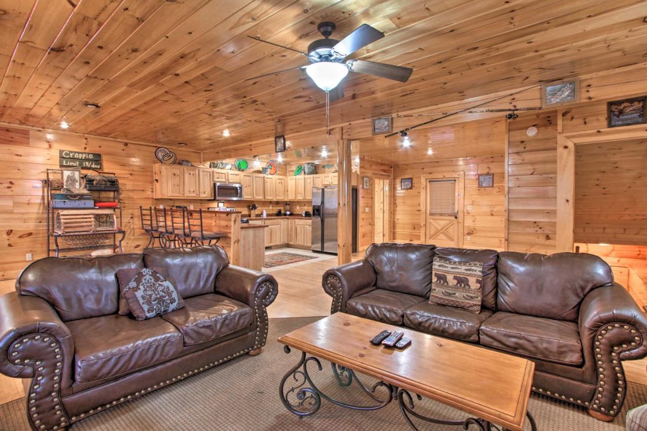 Large Twin Room with Shared Bathroom