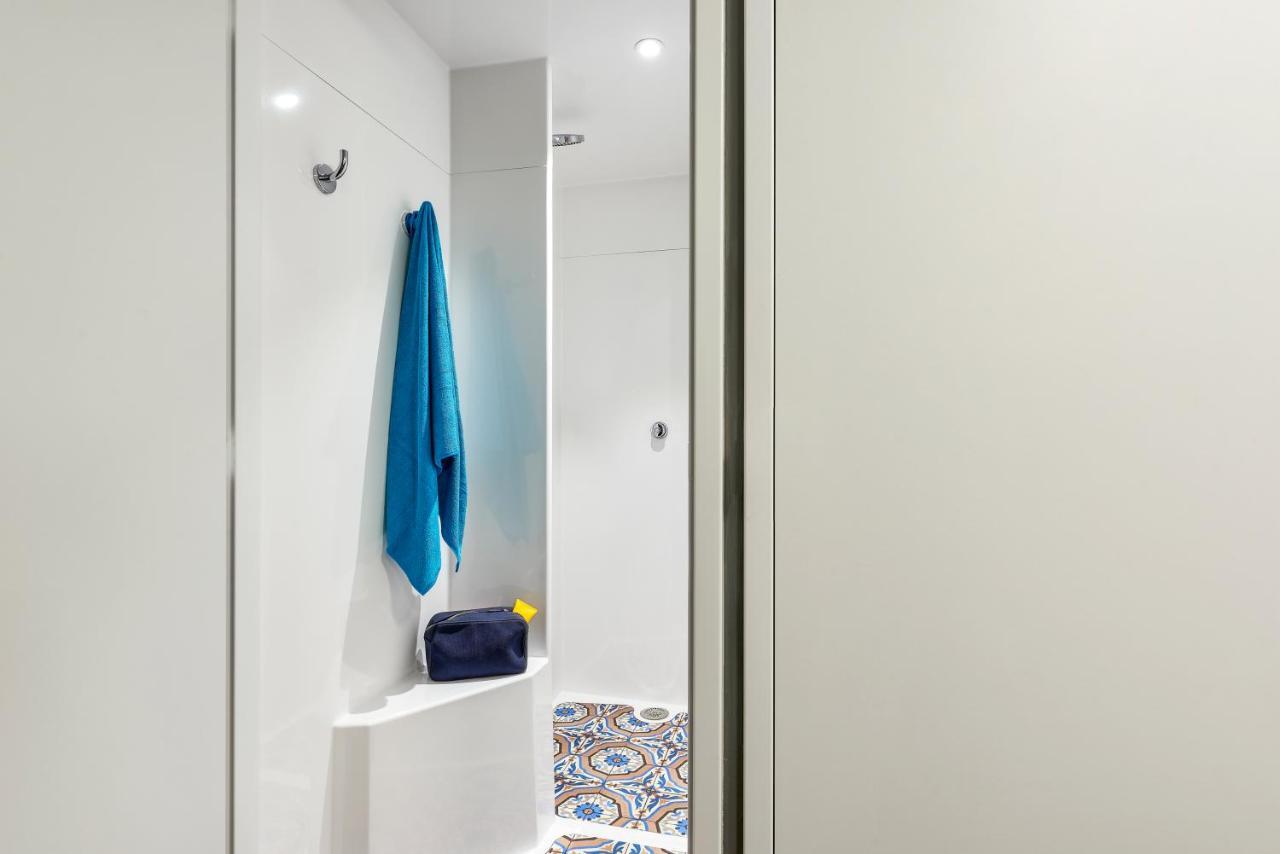Dortoir à 6 Lits avec Salle de Bains Commune