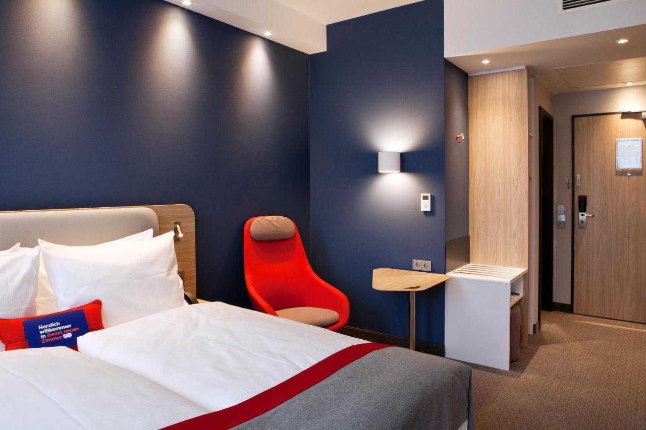 Standard Queen Room - Top Floor