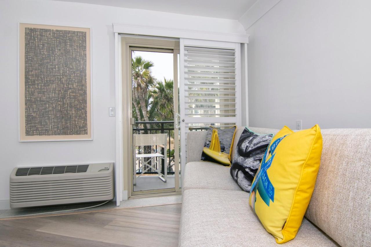 Standard Double Queen Room