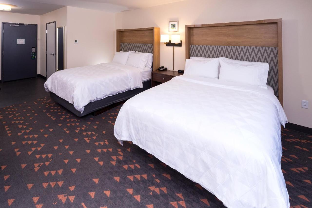 Standard Queen Room with Two Queen Beds and Bath/Shower