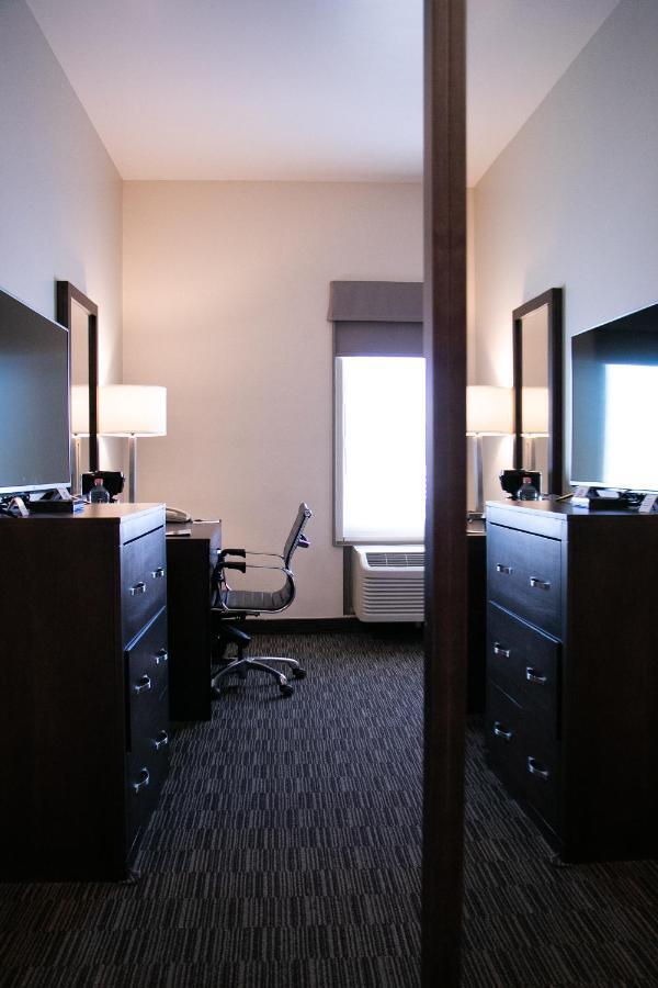 Standard Queen Room with Two Queen Beds
