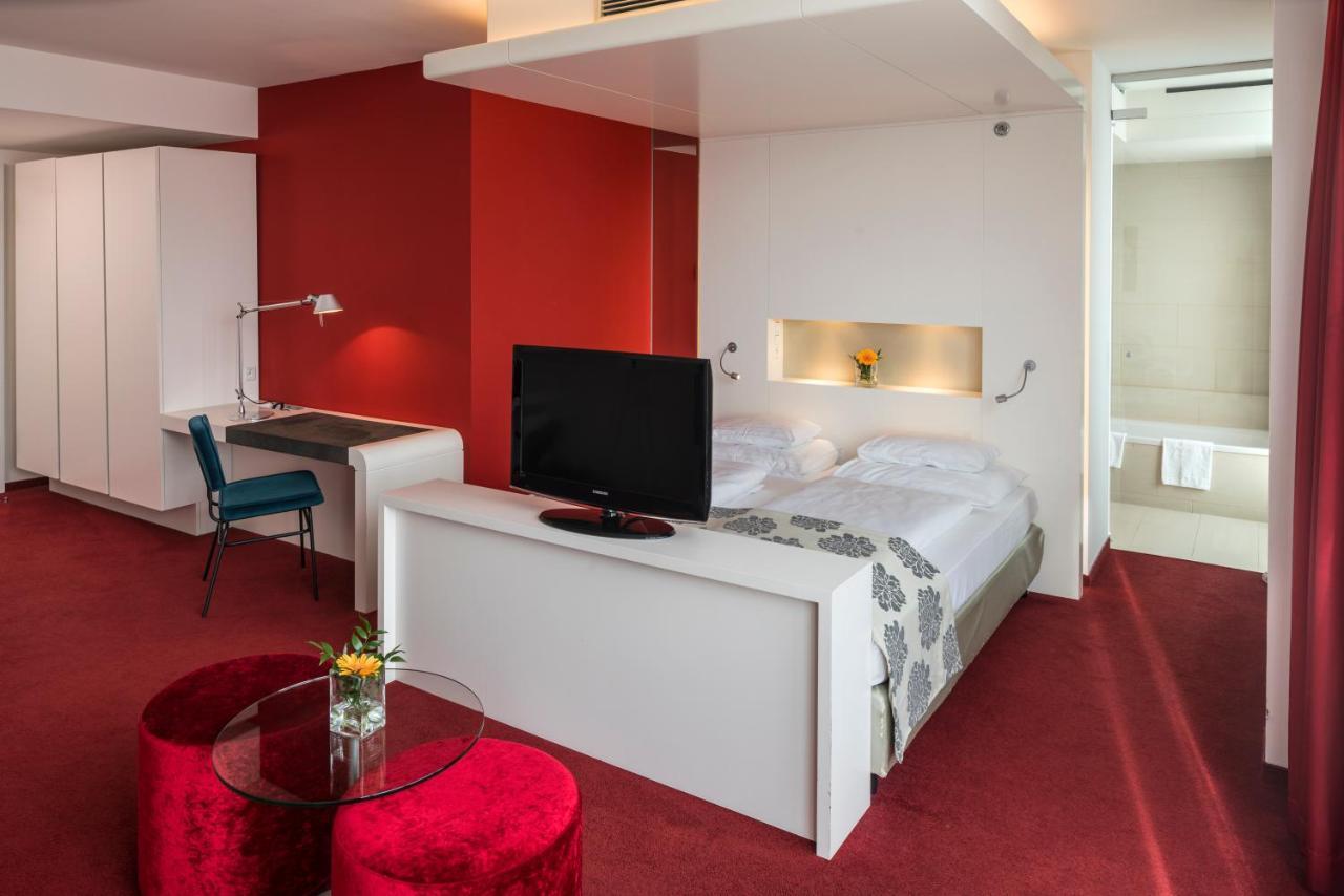Junior Suite access to Rooftop Lounge