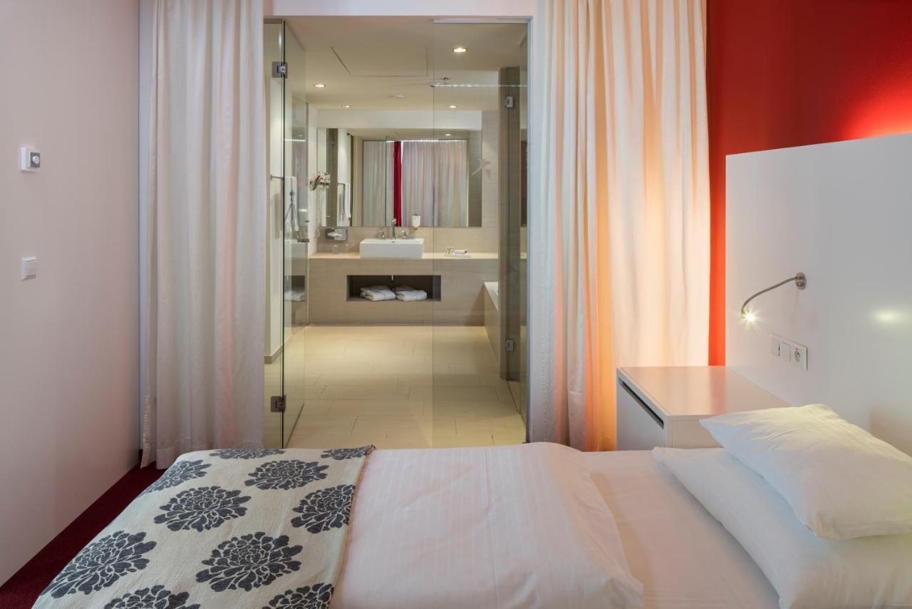 Senior Suite (with access to Rooftop Lounge),965046364:JPEG