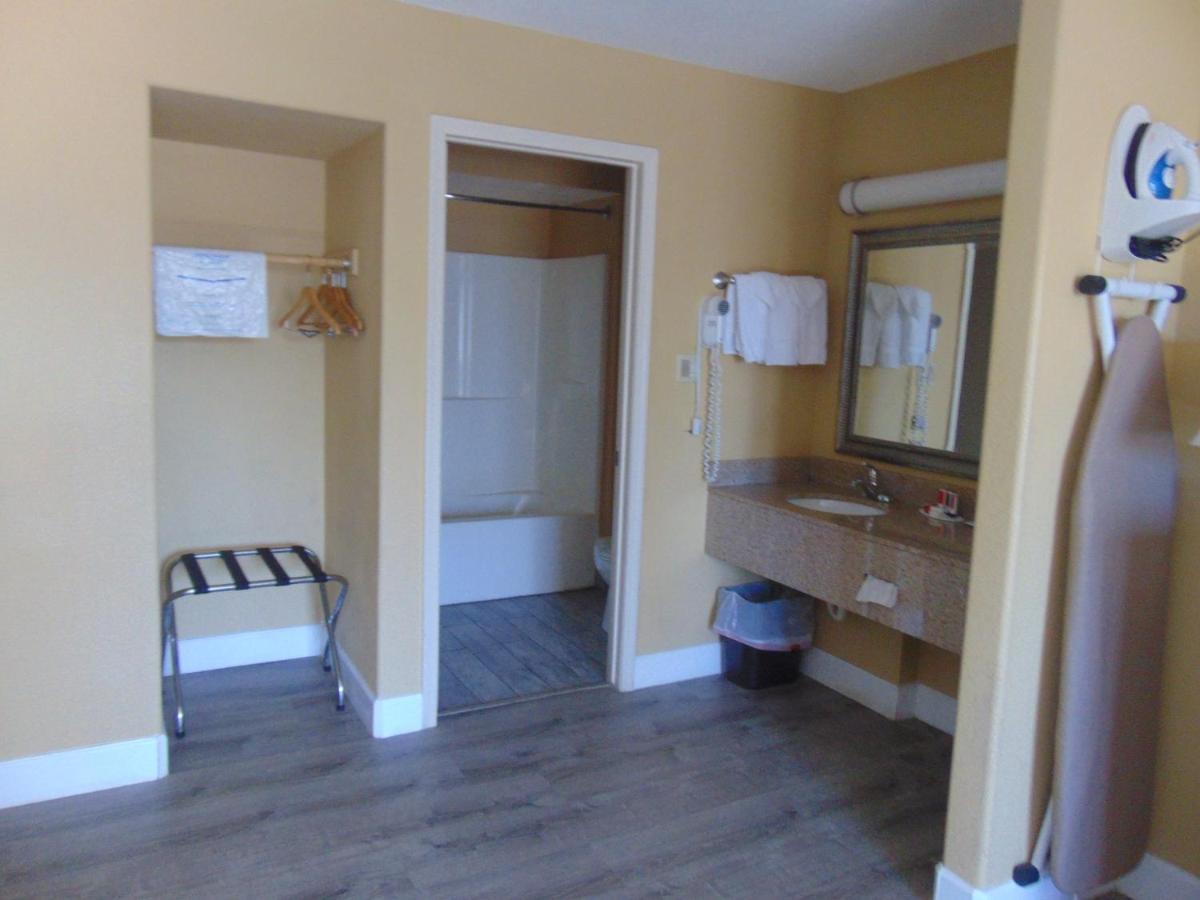 King Room - Mobility Access/Non-Smoking