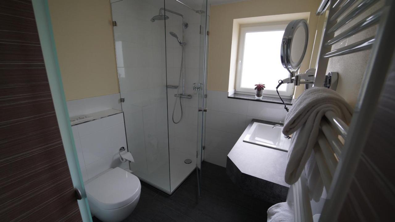 Twin Room,1770445139:JPEG
