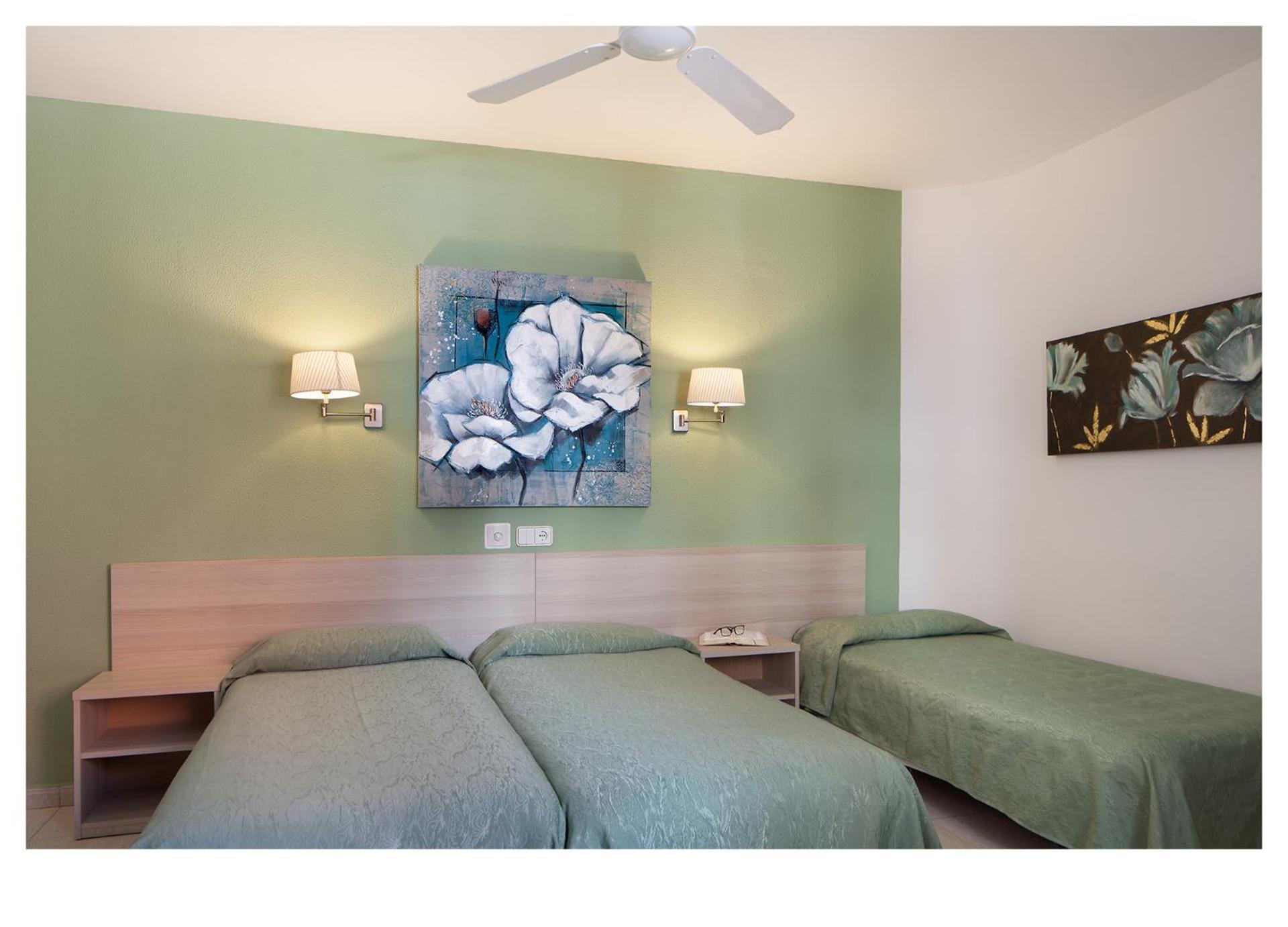 Triple Room,965925031:JPEG