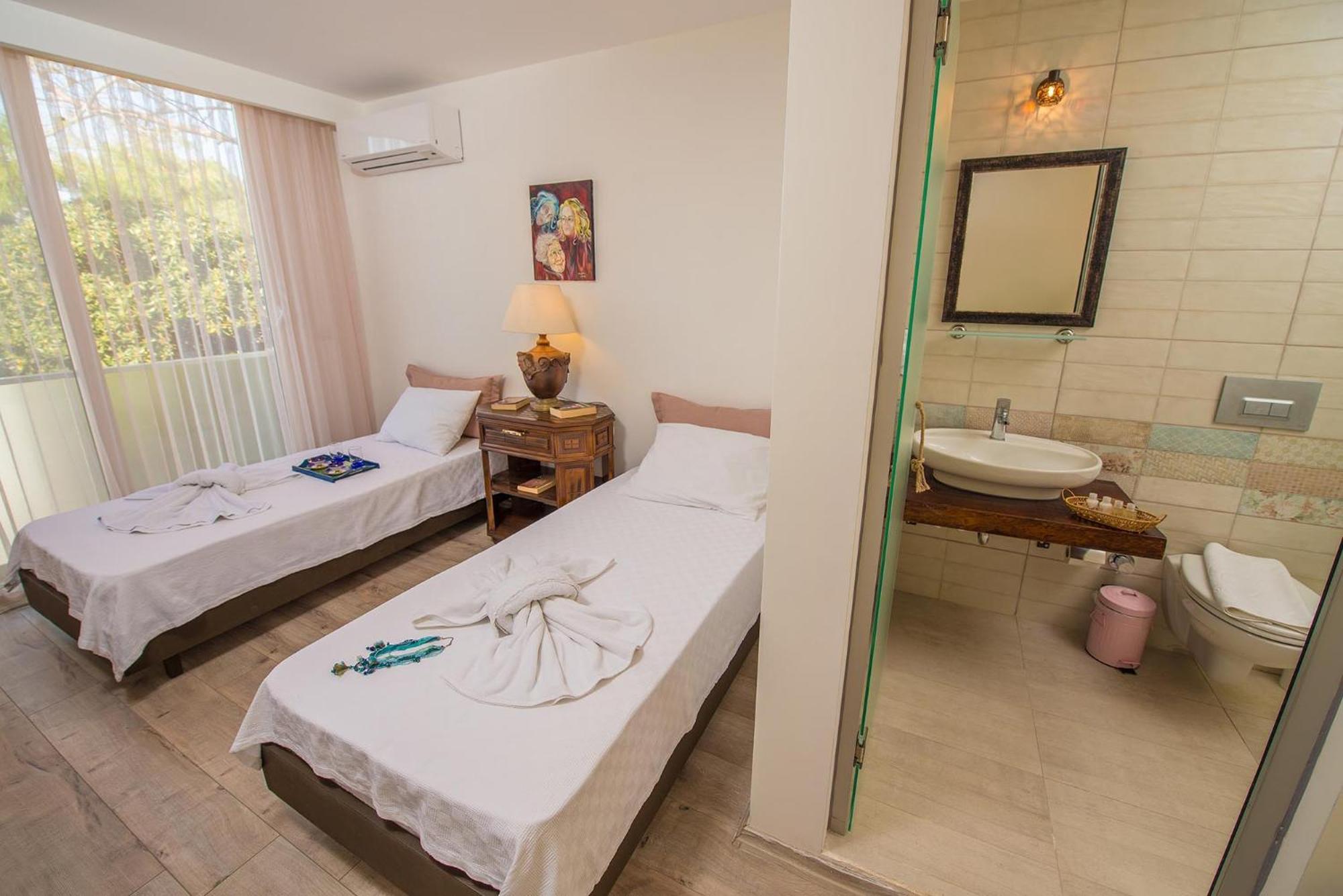 Standard Twin Room,1555034758:JPEG