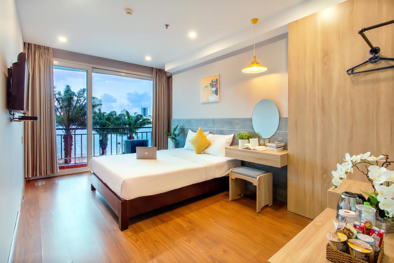 Phòng Deluxe Giường Đôi Có Ban Công
