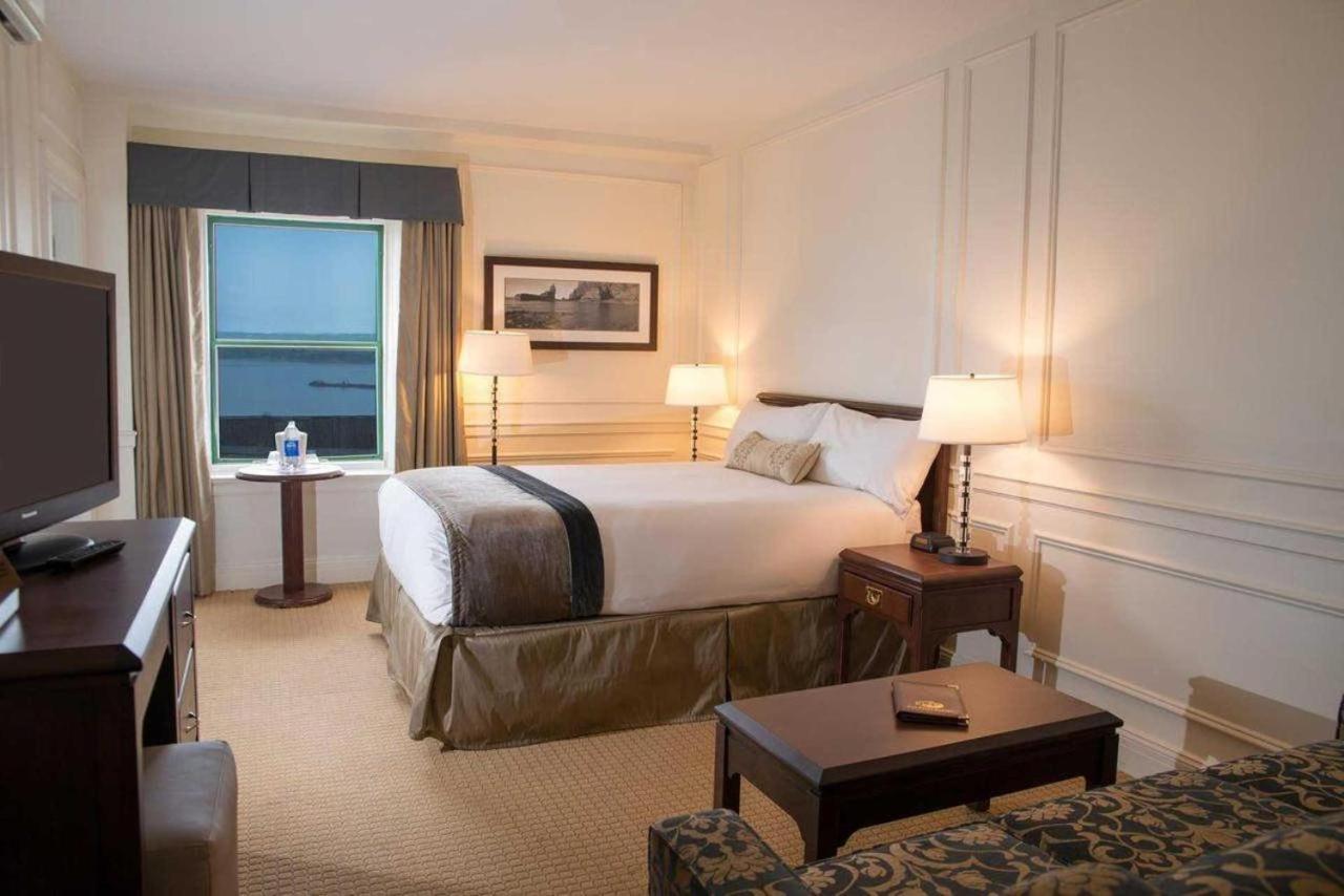 Queen Room with Bay View - Non-Smoking