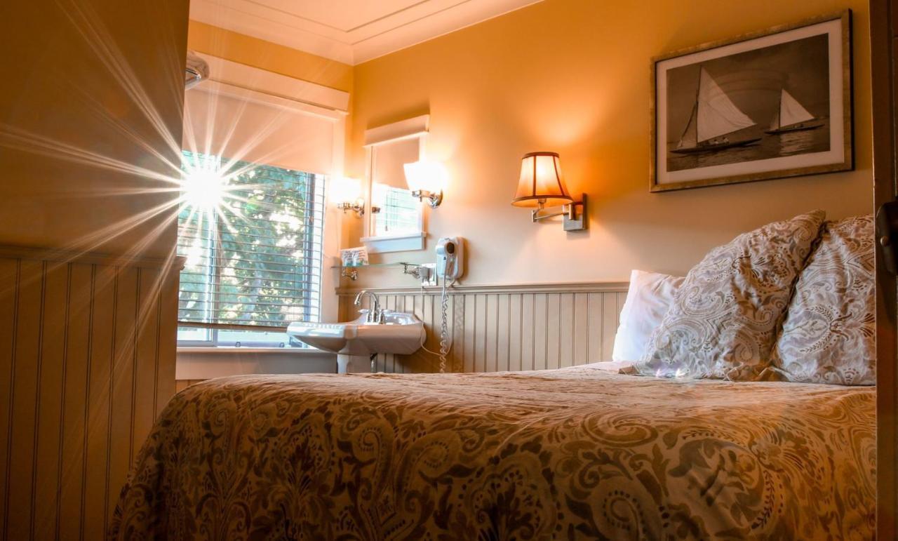 Double Room (shared bathroom)
