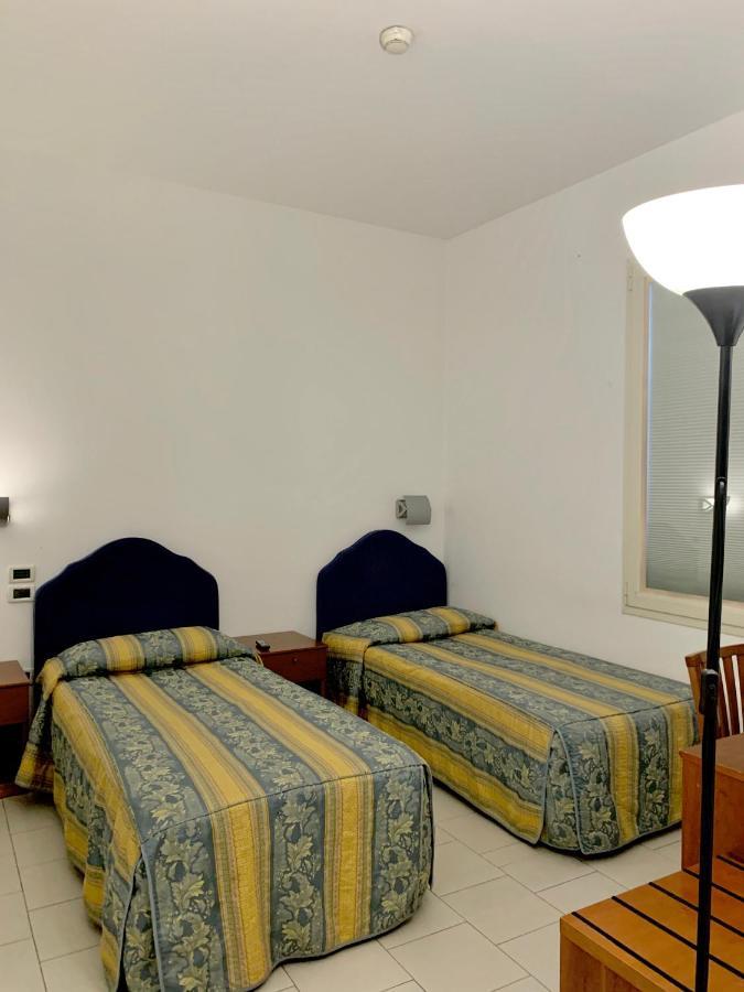 Tweepersoonskamer met 2 Aparte Bedden