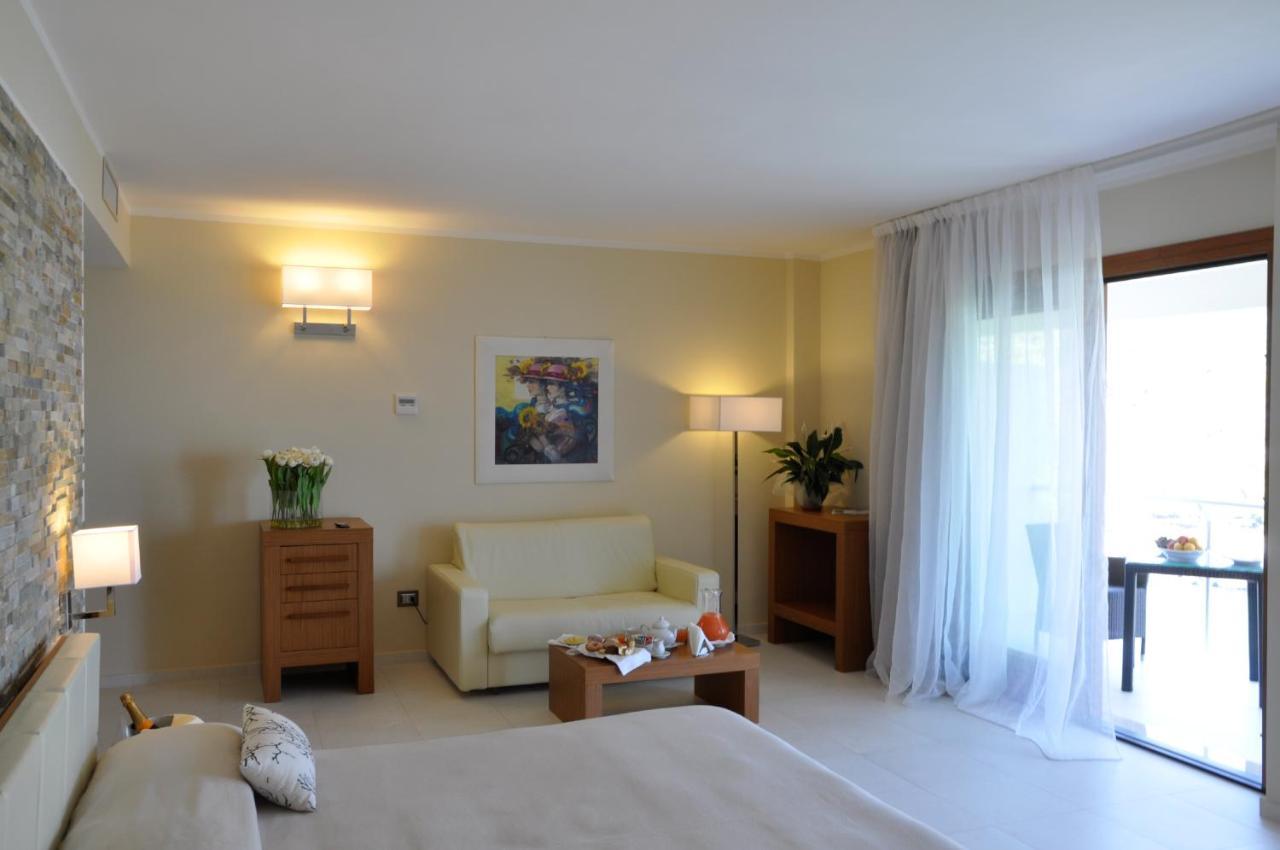 Deluxe Suite with Sea View