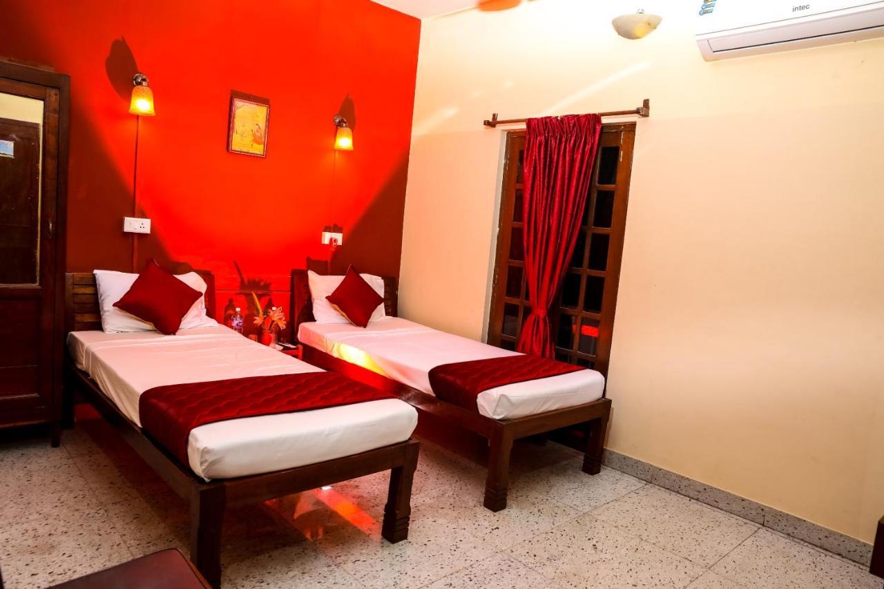 Twin Room with Private Bathroom