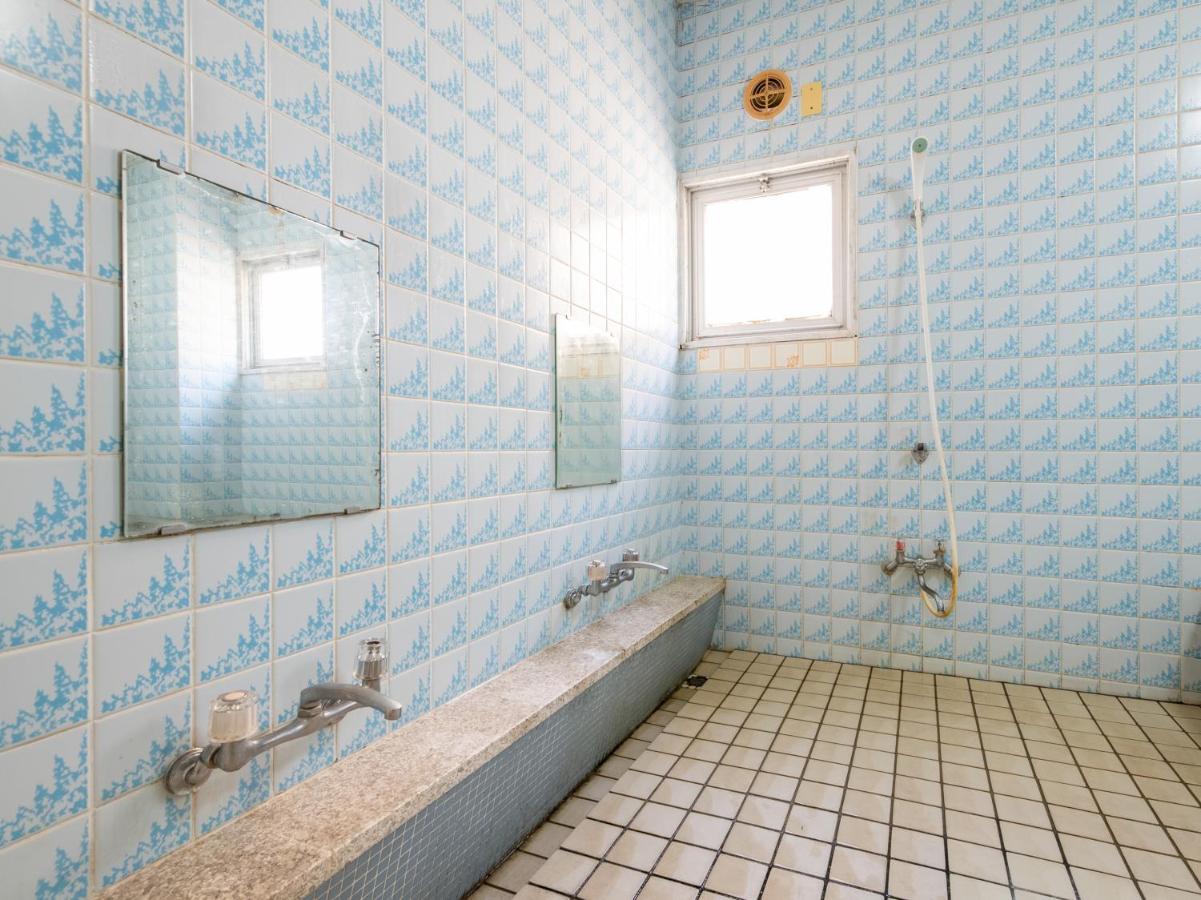 Single Room with Shared Bathroom