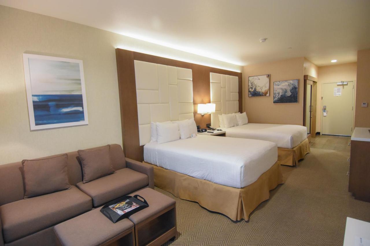 Deluxe Queen Room Two Queen Beds Non-Smoking